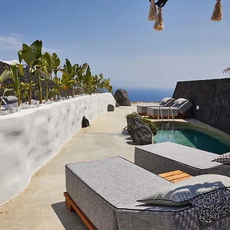 Theano Cave & Hotel Imerovigli (Santorini)